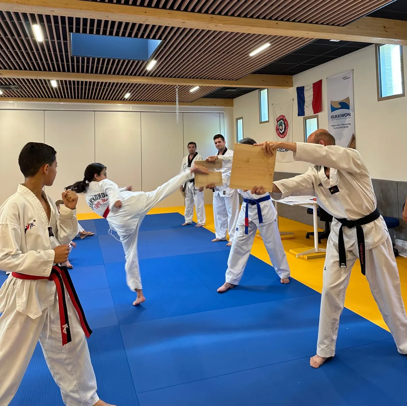 Casse de planche lors d'un passage de grade